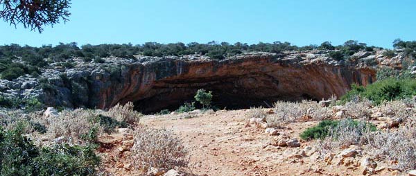 a distant view from the cave, as you approch the front