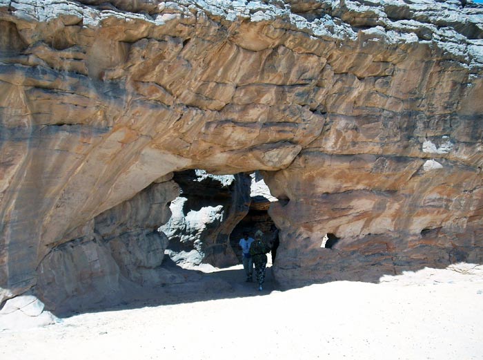 strange open tunnels in acacus