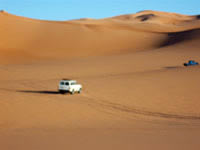 Tkerkiba Awbari Lakes sand track across the sand dunes