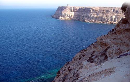 the view from the cliff where the tunnels leads to, showing the sea and the horizon joined together