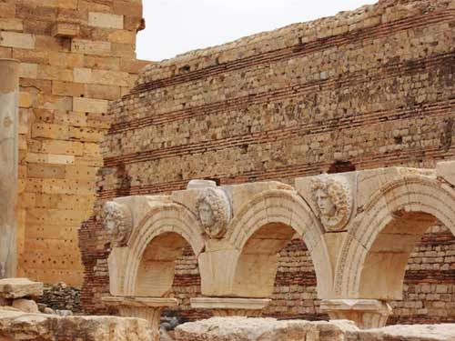 The gorgon's head at the severan forum