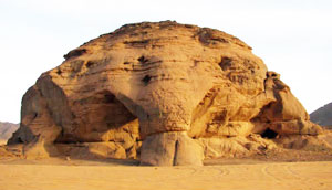 tin lebbo rock arch: a view of the rock